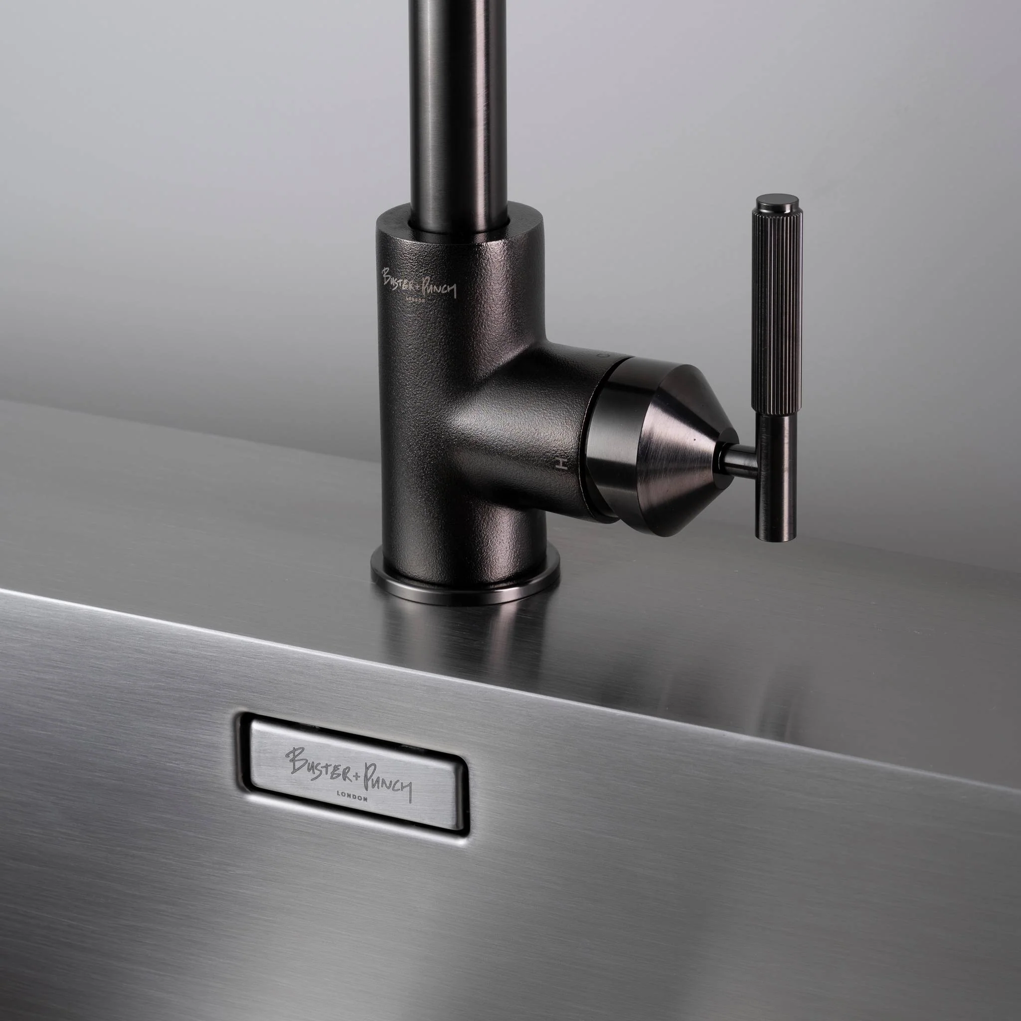 Kitchen Faucet / Pull-Out Mixer / Linear - Image 5