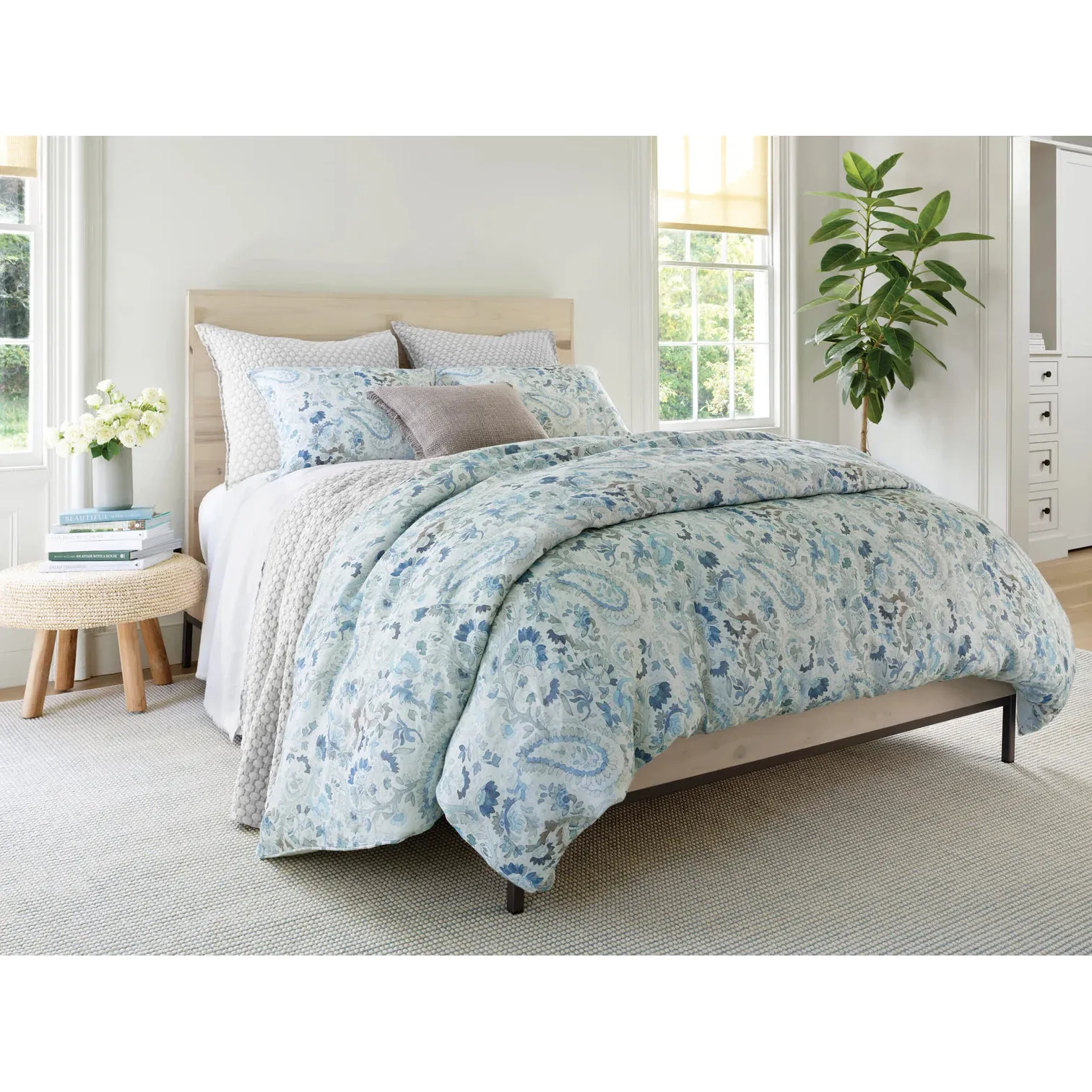 Lodi Matelasse Coverlet | Silver - Image 3